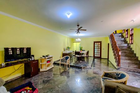 Casa à venda com 318m², 5 quartos e 3 vagasSala