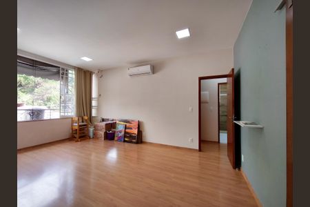 Apartamento à venda com 92m², 2 quartos e sem vagaSala