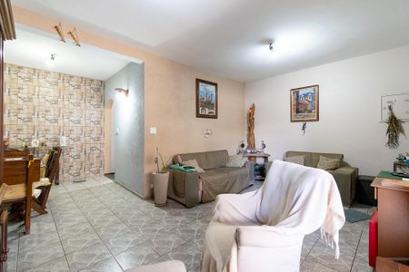 Casa à venda com 270m², 4 quartos e 2 vagas Casa à venda com 270m², 4 quartos e 2 vagasSala