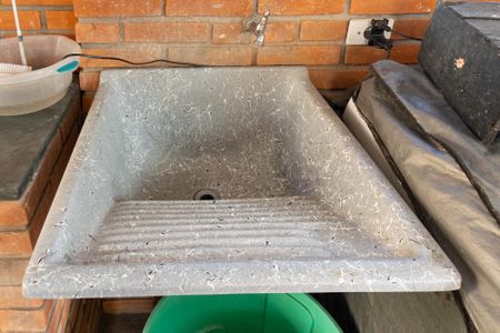 Casa à venda com 270m², 4 quartos e 2 vagas Casa à venda com 270m², 4 quartos e 2 vagasÁrea de Serviço