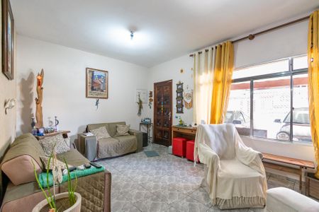 Casa à venda com 270m², 4 quartos e 2 vagas Casa à venda com 270m², 4 quartos e 2 vagasSala