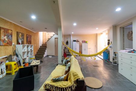Casa à venda com 270m², 4 quartos e 2 vagas Casa à venda com 270m², 4 quartos e 2 vagasÁrea comum - Salão de festas