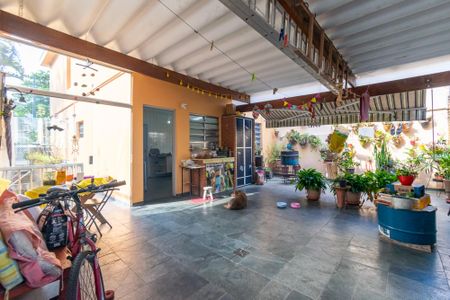 Casa à venda com 270m², 4 quartos e 2 vagas Casa à venda com 270m², 4 quartos e 2 vagasQuintal