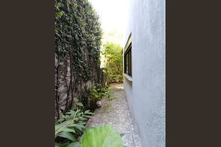 Casa de condomínio à venda com 176m², 2 quartos e 2 vagasCorredor lateral