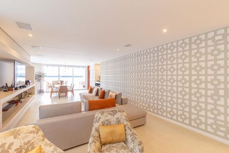 Casa de condomínio à venda com 370m², 4 quartos e 4 vagasSala