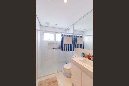 Casa de condomínio à venda com 370m², 4 quartos e 4 vagasBanheiro da suíte 1