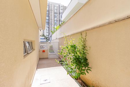 Casa de condomínio à venda com 370m², 4 quartos e 4 vagasQuintal