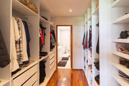 Casa de condomínio à venda com 370m², 4 quartos e 4 vagasSuíte 4