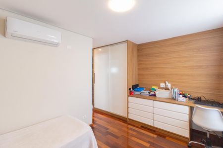 Casa de condomínio à venda com 370m², 4 quartos e 4 vagasSuíte 3