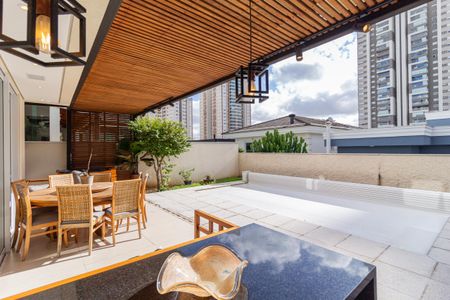 Casa de condomínio à venda com 370m², 4 quartos e 4 vagasQuintal