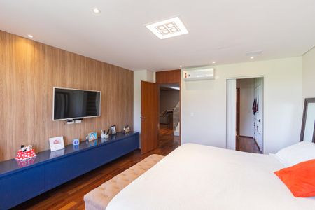 Casa de condomínio à venda com 370m², 4 quartos e 4 vagasSuíte 4