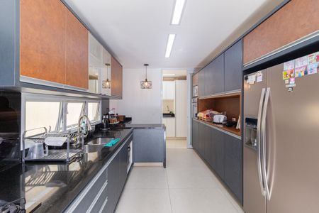 Casa de condomínio à venda com 370m², 4 quartos e 4 vagasCozinha