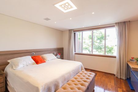 Casa de condomínio à venda com 370m², 4 quartos e 4 vagasSuíte 4