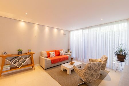 Casa de condomínio à venda com 370m², 4 quartos e 4 vagasSala