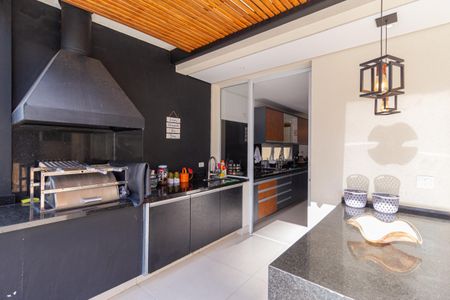 Casa de condomínio à venda com 370m², 4 quartos e 4 vagasQuintal