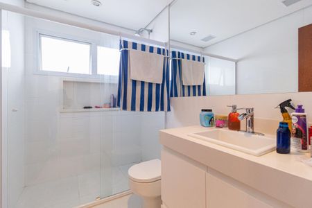 Casa de condomínio à venda com 370m², 4 quartos e 4 vagasBanheiro da suíte 1