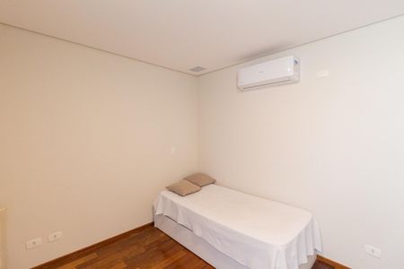 Casa de condomínio à venda com 370m², 4 quartos e 4 vagasSuíte 3