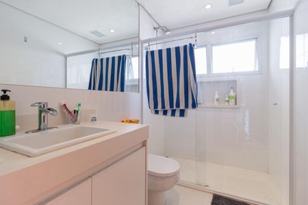 Casa de condomínio à venda com 370m², 4 quartos e 4 vagasBanheiro da suíte 2