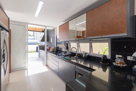 Casa de condomínio à venda com 370m², 4 quartos e 4 vagasCozinha