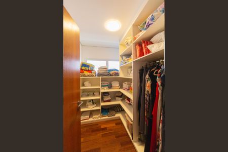 Casa de condomínio à venda com 370m², 4 quartos e 4 vagasCloset/Suíte 1