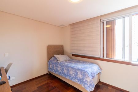 Casa de condomínio à venda com 370m², 4 quartos e 4 vagasSuíte 2