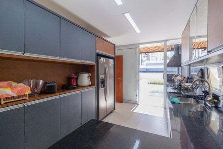 Casa de condomínio à venda com 370m², 4 quartos e 4 vagasCozinha