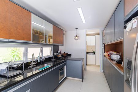 Casa de condomínio à venda com 370m², 4 quartos e 4 vagasCozinha