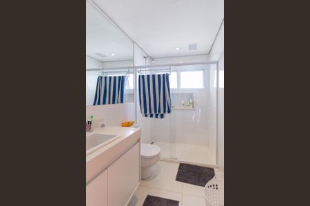 Casa de condomínio à venda com 370m², 4 quartos e 4 vagasBanheiro da suíte 2