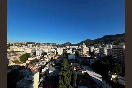 Apartamento à venda com 250m², 3 quartos e 2 vagas Apartamento à venda com 250m², 3 quartos e 2 vagasVista do Terraço