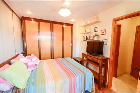 Apartamento à venda com 250m², 3 quartos e 2 vagas Apartamento à venda com 250m², 3 quartos e 2 vagasSuíte 1