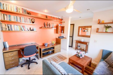 Apartamento à venda com 250m², 3 quartos e 2 vagas Apartamento à venda com 250m², 3 quartos e 2 vagasEscritório