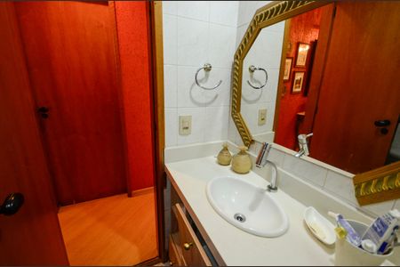 Apartamento à venda com 250m², 3 quartos e 2 vagas Apartamento à venda com 250m², 3 quartos e 2 vagasBanheiro Social