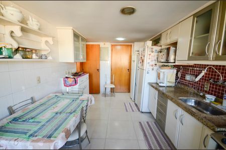 Apartamento à venda com 250m², 3 quartos e 2 vagas Apartamento à venda com 250m², 3 quartos e 2 vagasCozinha