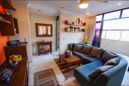 Apartamento à venda com 250m², 3 quartos e 2 vagas Apartamento à venda com 250m², 3 quartos e 2 vagasEscritório