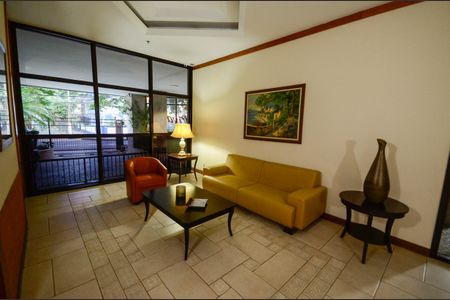 Apartamento à venda com 250m², 3 quartos e 2 vagas Apartamento à venda com 250m², 3 quartos e 2 vagasHall