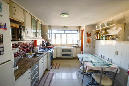 Apartamento à venda com 250m², 3 quartos e 2 vagas Apartamento à venda com 250m², 3 quartos e 2 vagasCozinha