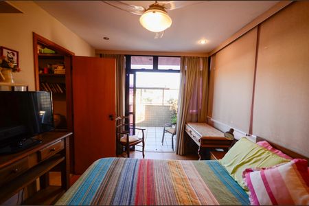 Apartamento à venda com 250m², 3 quartos e 2 vagas Apartamento à venda com 250m², 3 quartos e 2 vagasSuíte 1