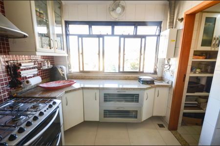 Apartamento à venda com 250m², 3 quartos e 2 vagas Apartamento à venda com 250m², 3 quartos e 2 vagasCozinha