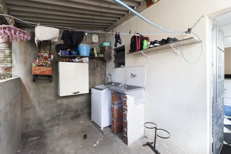 Casa à venda com 250m², 8 quartos e 4 vagasÁrea de serviço casa 3