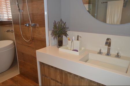 Apartamento para alugar com 198m², 3 quartos e 4 vagasBanheiro da Suíte 1