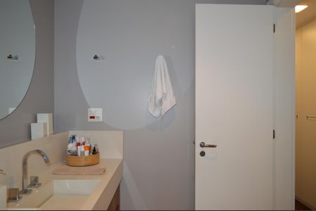 Apartamento para alugar com 198m², 3 quartos e 4 vagasBanheiro da Suíte 1