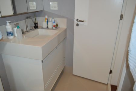 Apartamento para alugar com 198m², 3 quartos e 4 vagasBanheiro da Suíte 2