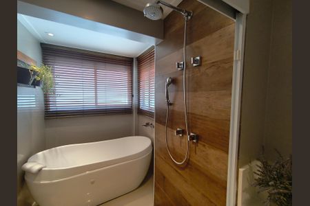 Apartamento para alugar com 198m², 3 quartos e 4 vagas Apartamento para alugar com 198m², 3 quartos e 4 vagasBanheiro da Suíte 1