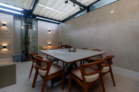 Casa de condomínio à venda com 108m², 2 quartos e 2 vagasSala