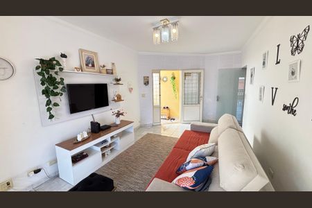 Casa à venda com 210m², 3 quartos e 3 vagas Casa à venda com 210m², 3 quartos e 3 vagasSala