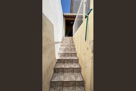 Casa à venda com 210m², 3 quartos e 3 vagas Casa à venda com 210m², 3 quartos e 3 vagasEscada