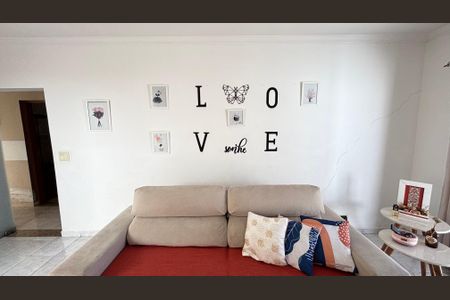 Casa à venda com 210m², 3 quartos e 3 vagas Casa à venda com 210m², 3 quartos e 3 vagasSala