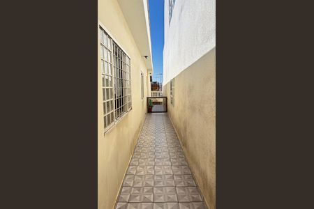 Casa à venda com 210m², 3 quartos e 3 vagas Casa à venda com 210m², 3 quartos e 3 vagasQuintal - Corredor