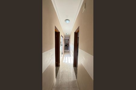 Casa à venda com 210m², 3 quartos e 3 vagas Casa à venda com 210m², 3 quartos e 3 vagasCorredor