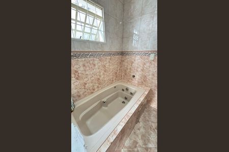 Casa à venda com 210m², 3 quartos e 3 vagas Casa à venda com 210m², 3 quartos e 3 vagasBanheiro